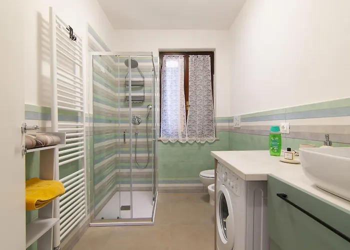 San Zeno - Vicino Centro,lago Parcheggio Bardolino