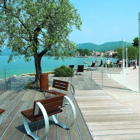 San Zeno - Vicino Centro,lago Parcheggio Bardolino
